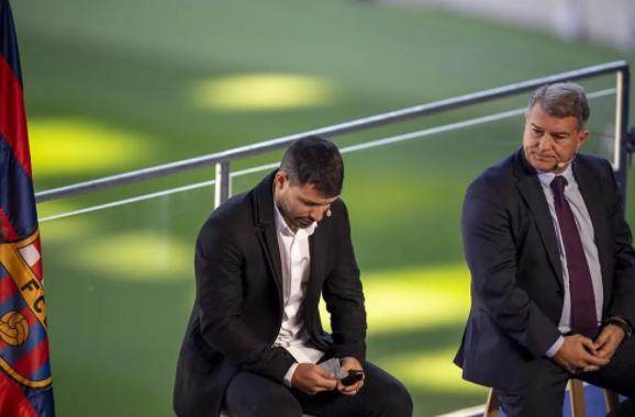 巴萨给阿圭罗体面的告别,是本赛季最精彩的进球